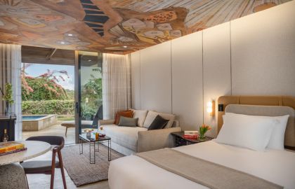 תמונה של חדר גן עם אמבט שמש