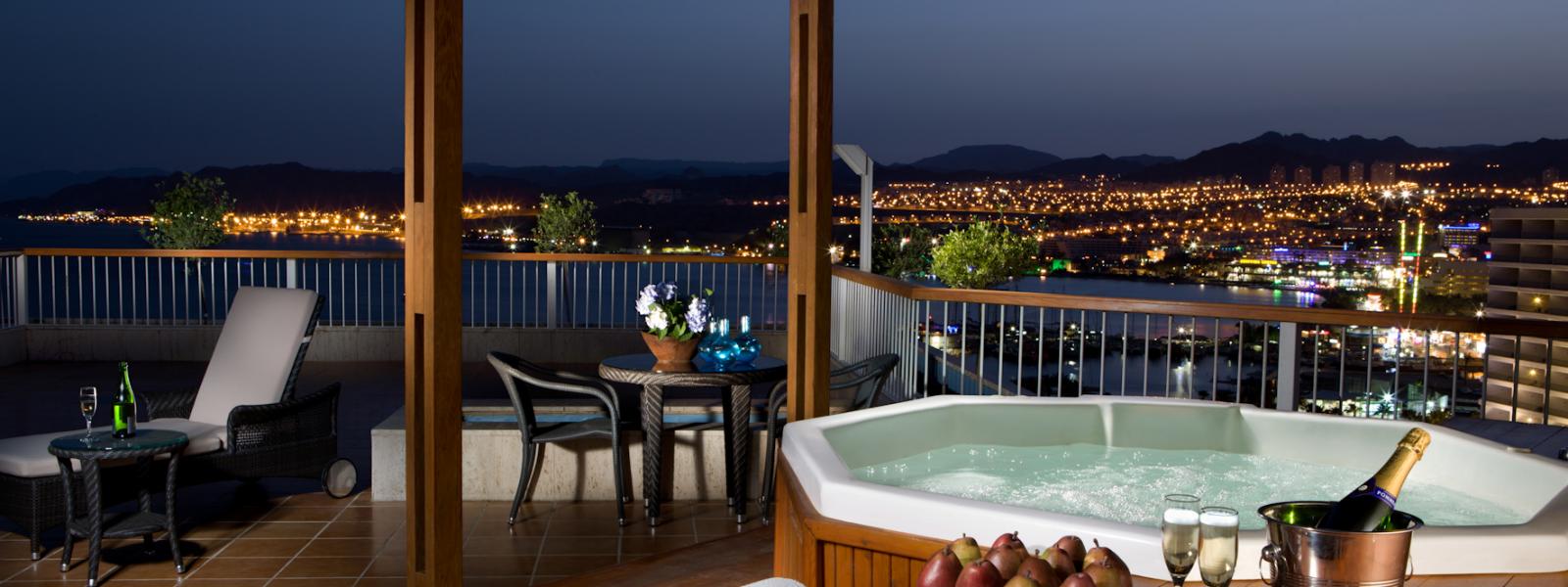 חדר עם מרפסת וג'קוזי