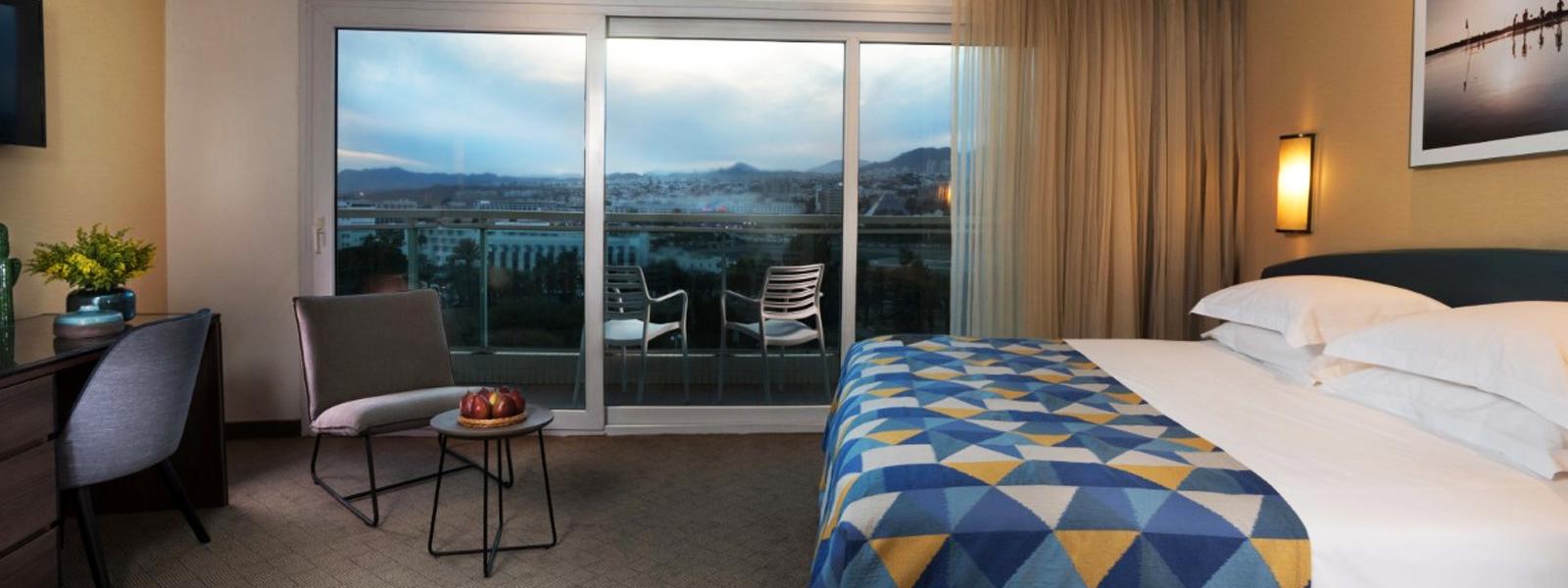 תמונה של הבריכה בשקיעה