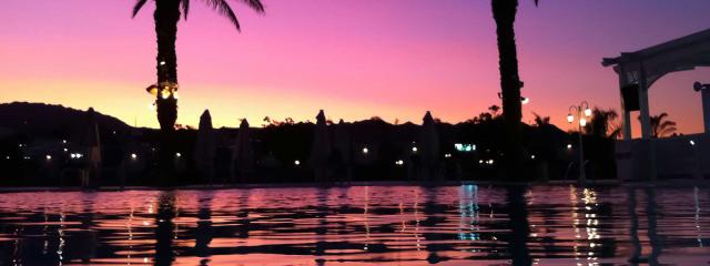 תמונה של הבריכה בשקיעה