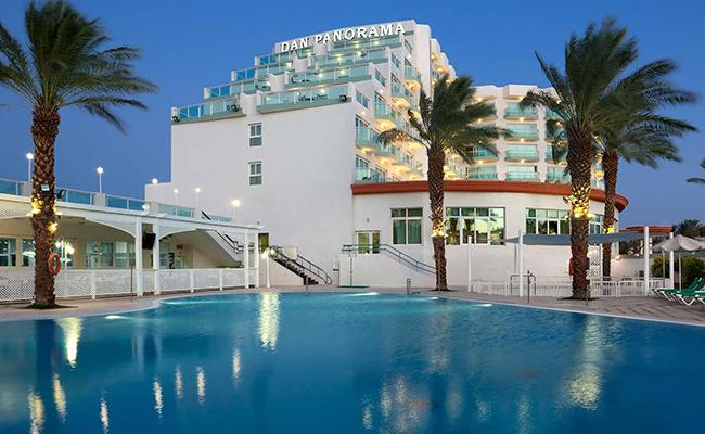 תמונה של מזנון לצד הבריכה