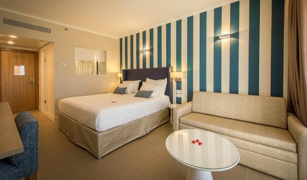 Superior Quadro Room Picture