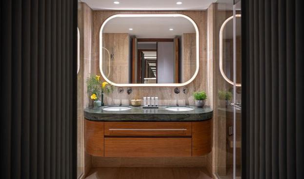 תמונה של חדר גן עם אמבט שמש